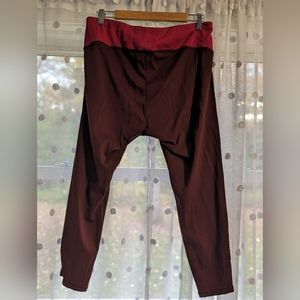 Calia by Carrie Underwood mid calf leggings